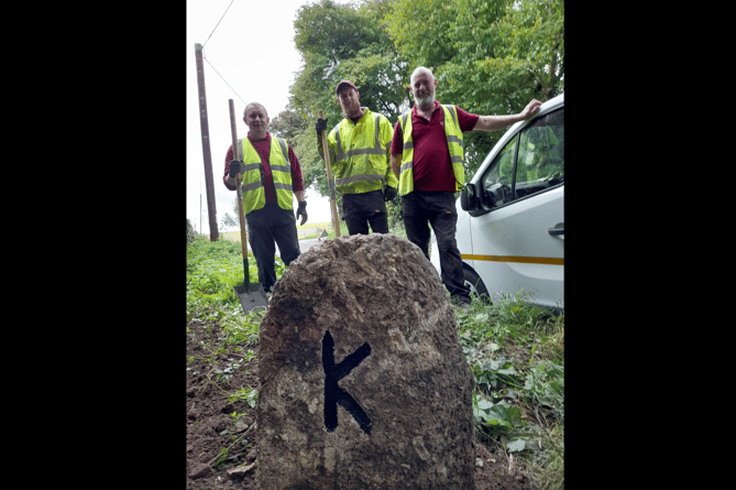 Boundary stone between Kingsteington and Bishopsteignton laid 