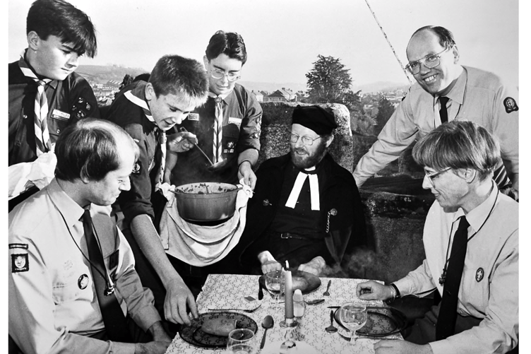 Rev’d John Leonard takes lunch on top of St Mary’s Church tower with 1st Kingskerswell Scouts