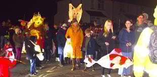St Andrew's Parade lights up Ipplepen