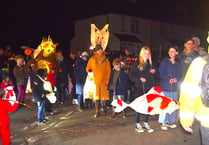 St Andrew's Parade lights up Ipplepen