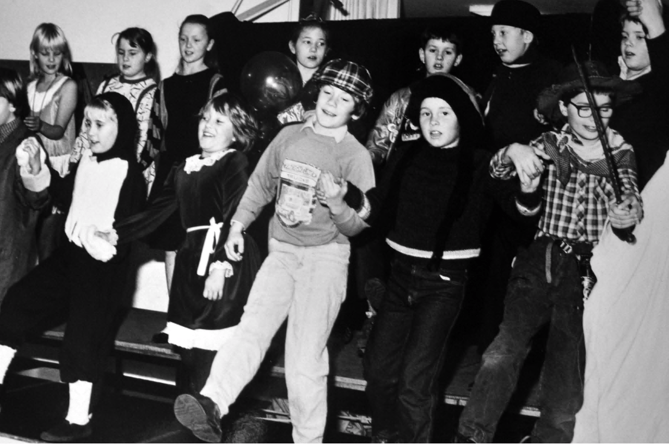 December 1985. Younsters from Bishopsteignton Primary School in their Christmas production called The Letter