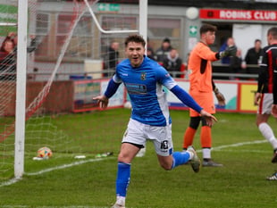 REPORT: Jared clips Robins' wings with festive treble