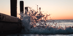 Beach groyne cleared of trawler net by council team