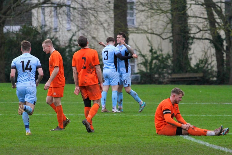 Wellington 1-3 Buckland Athletic