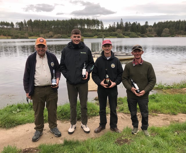 Top rods at angle for win at  Kennick