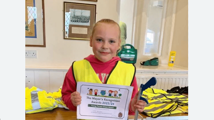 Chagford's Lottie wins Mayor's Green Award for litter picking | middevonadvertiser.co.uk - Mid