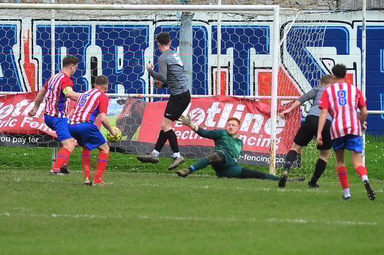 South West Peninsula League Premier East. Newton Abbot Spurs versus Torridgeside AFC.  5-3 win fo Spurs. Torridgeside's first goal