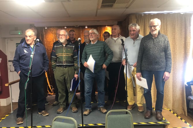 Chudleigh Shantymen peform the Mary Rose song