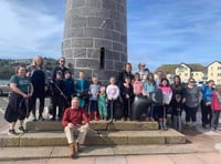 Youngsters clean up Teignmouth beach