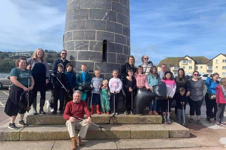 Pupils, staff and friends of OLSP clean up Teignmouth beach
