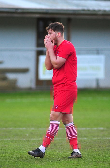 South West Peninsula League football. Teignmouth versus Crediton