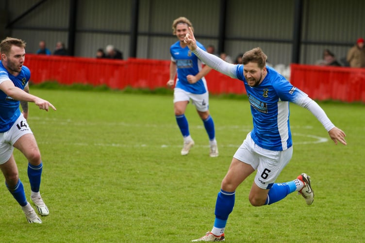 Barnstaple Town 1-2 Buckland Athletic