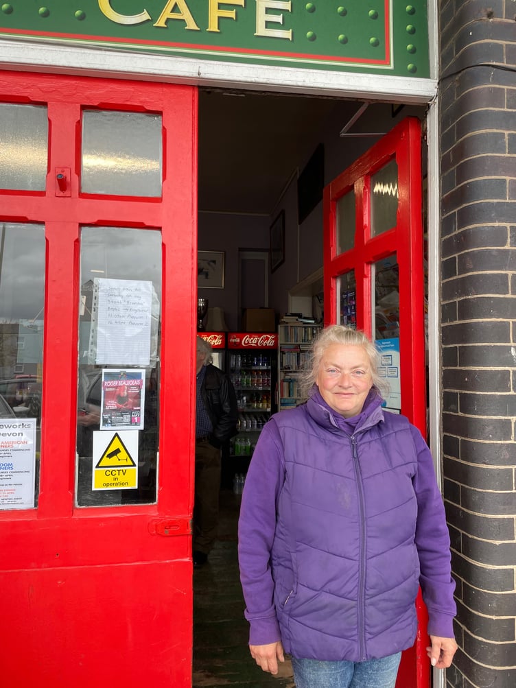 Melissa Middleton is to retire from Teignmouth's Whistlestop Cafe after 22 years