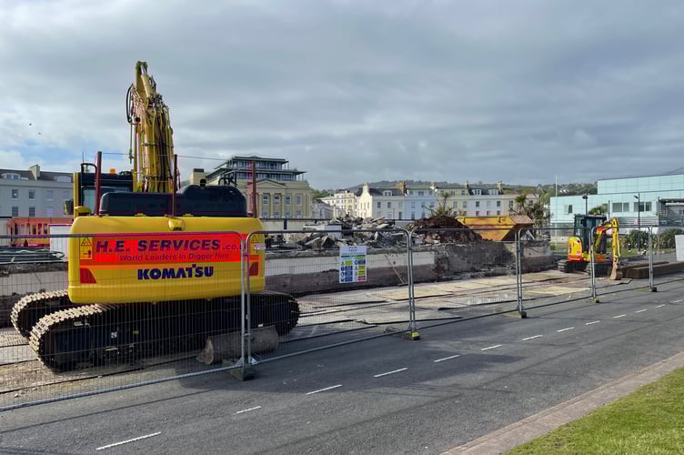 Diggers move in to demolish Teignmouth's former aquarium