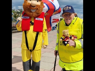 Retired vicar recovering from broken leg walks a mile a day for RNLI