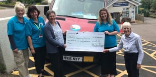 Singers raise musical notes for pound notes