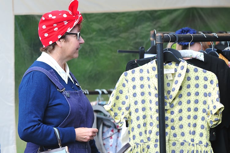Back to the 1940s weekend with the South Devon Railway at Buckfastleigh. Checking out the 1940s fashions
