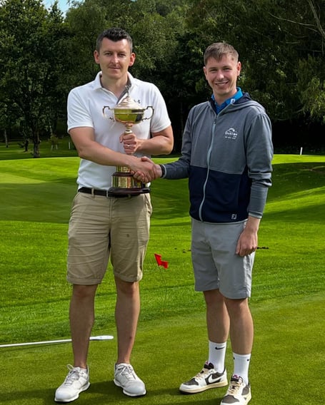 Brad Sercombe presents Nathan Brown with Club Championships trophy