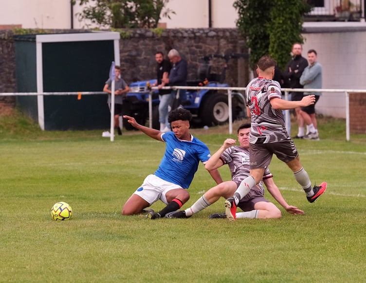 02-08-24 Newton 4 Bovey 0 Newton Spurs versus Bovey Tracey Photo: Alan Craig