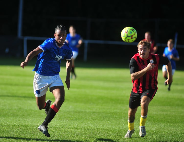 Football.   South West Peninsula League Premier East.  Newton Abbot Spurs versus Bridport