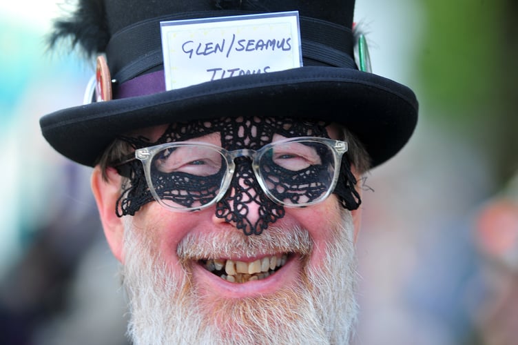 Grimspound Border Morris hold a workshop day in Newton Abbot to promote morris dancing