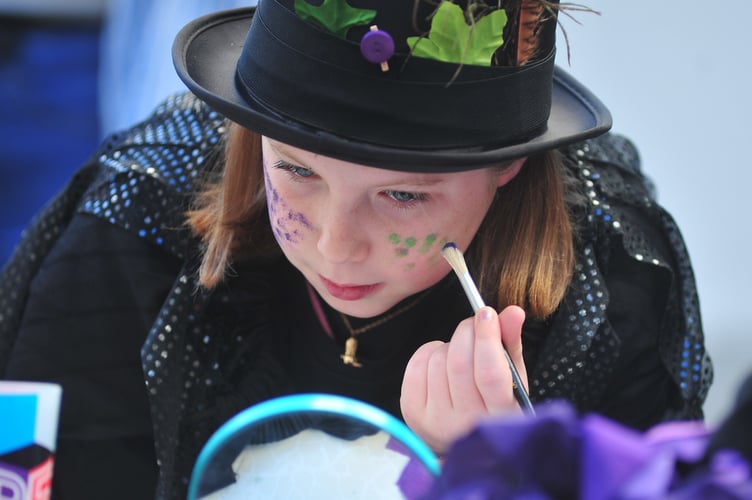 Grimspound Border Morris hold a workshop day in Newton Abbot to promote morris dancing