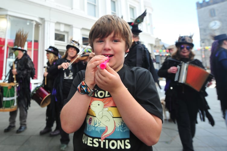 Grimspound Border Morris hold a workshop day in Newton Abbot to promote morris dancing