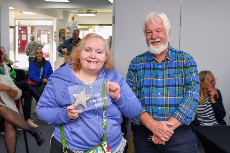 Aimee receiving the TAS artist award for the Friday TIME group (Photo: David Caunter)