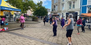 Flash mob Zumba boosts Alice Cross