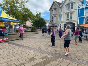 Flash mob Zumba boosts Alice Cross