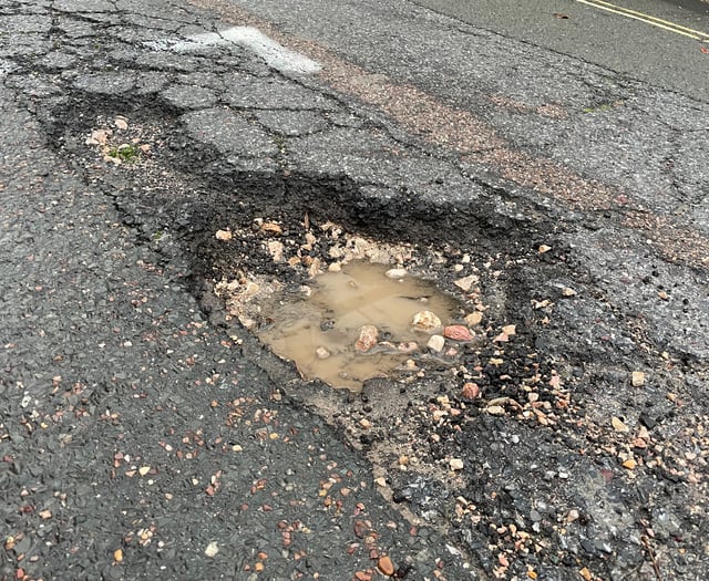 Teignmouth volunteers to help fix roads