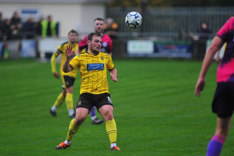  Football.  FA Vase match.  Buckland Athletic versus  Clevedon Town.