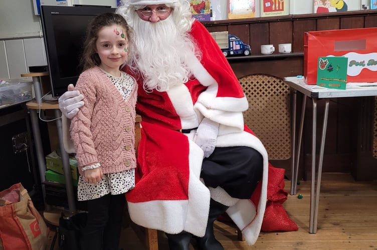  CHUDLEIGH Amelia and Santa