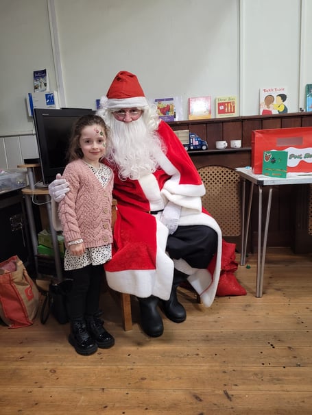CHUDLEIGH Amelia and Santa