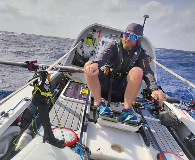 Atlantic rowers break 1000-mile mark