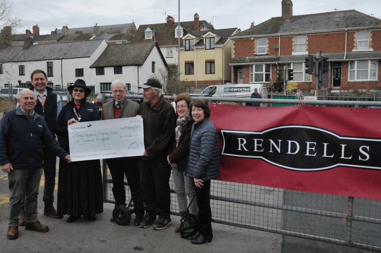 Arthur Wrayford, Jonathan Bell (Show Secretary), Paulina Robbins-van Rijn of the MNDA, Peter Farnsworth (Show President), Geoff Lang (Show Chairman), Julie Walters and Mary Hendy.