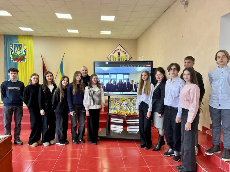 Teign School students meet Ukrainian students virtually/ Photo Teign School
