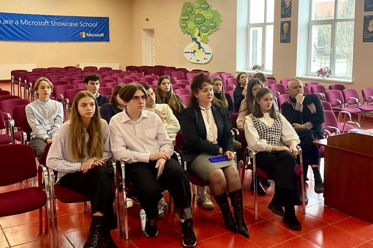Ukrainian students meet Teign School students virtually. 