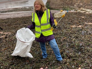 Anti-plastic volunteer helps research project 
