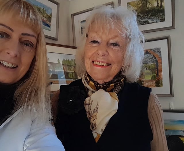 Amateur artist starts business aged 85