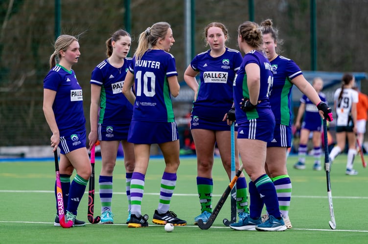 Ashmoor women's team discuss penalty corner tactics