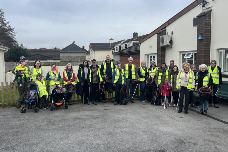Volunteer litter pickers out in force in Kingsteignton. Photo Kingsteignton Town Council
