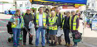 Teignmouth groups collaborate for spring clean