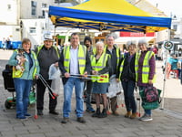 Teignmouth groups collaborate for spring clean