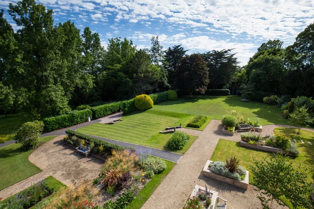 Explore Bovey Tracey's Gardens for Rowcroft Hospice
