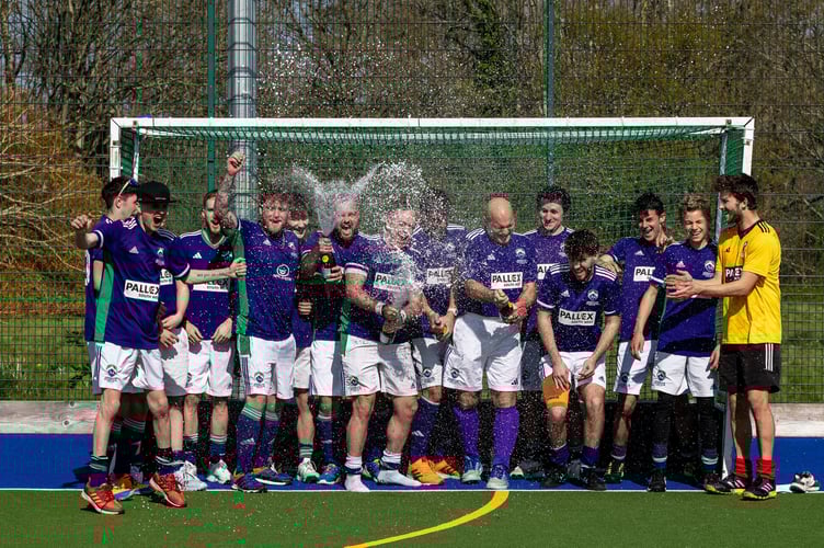 Ashmoor men's 2s celebrate league title
