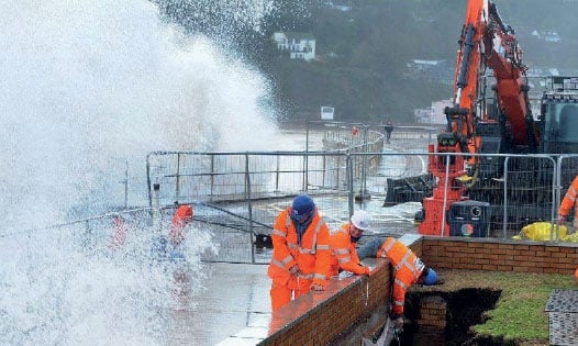 TMS carrying out emergency repairs to Teignmouth Sea Wall in 2015