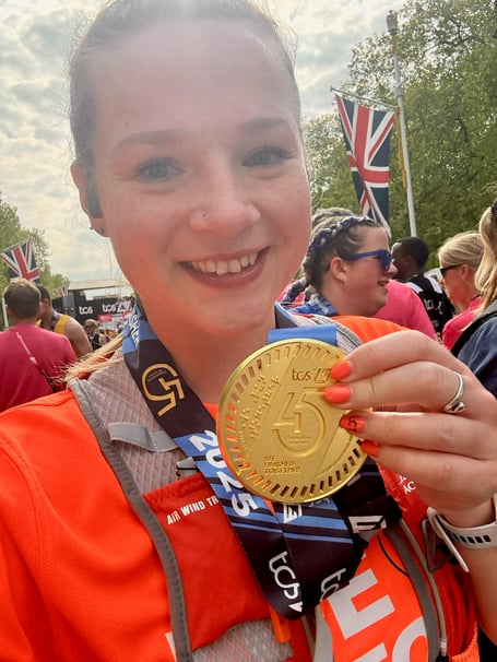 Shannon Izod has raised almost £2,000 for Life Chance Trust after completing her first marathon in 5 hours and 22 minutes.