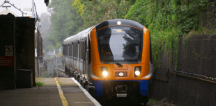 Government announces plan to lower train driver entry to 18-years-old