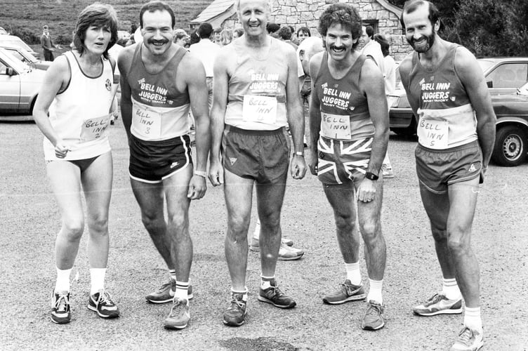 Ten Tors Fun Run from Sunday August 17, 1986. The Bell Inn Jugglers from Bovey Tracey ready fo the start